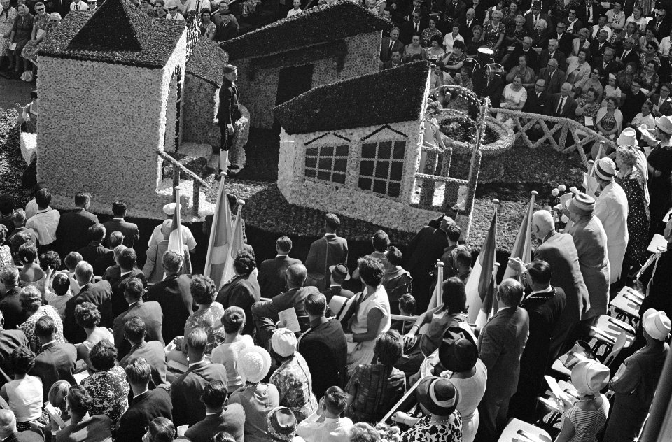 Bloemencorso te Zundert, praalwagen die Nautilus uitbeeld, Bestanddeelnr 914-2582