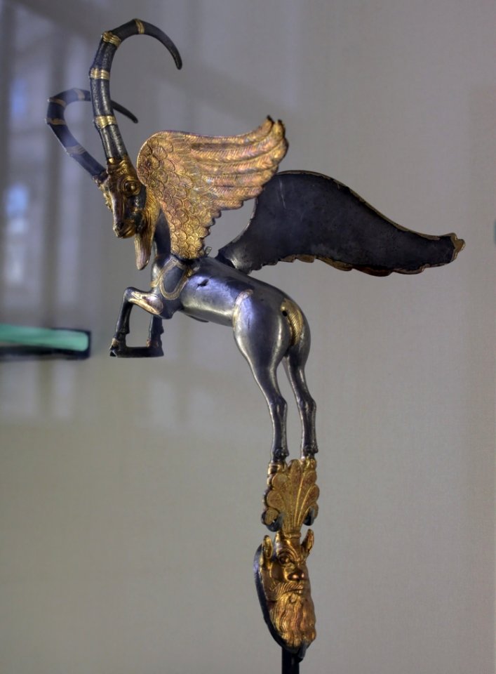Bouquetin ailé Achéménides Louvre Ant Orien 12 a 14012018 3