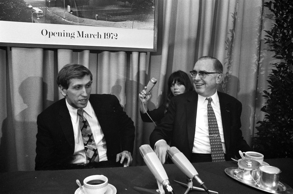 Bobby Fischer in Hilton Hotel te Amsterdam voor besprekingen met FIDE-voorzitter, Bestanddeelnr 925-3515