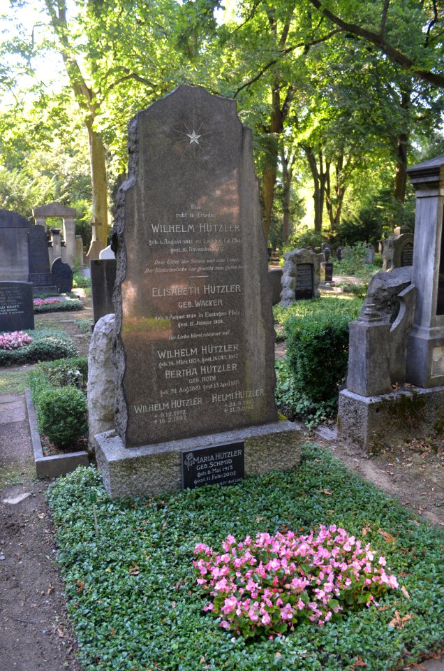 Bockenheim, Neuer Friedhof Grab 8a Rh 11 - 8-9 Hützler