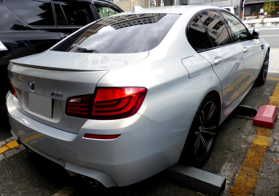 BMW M5 Sedan (F10) rear