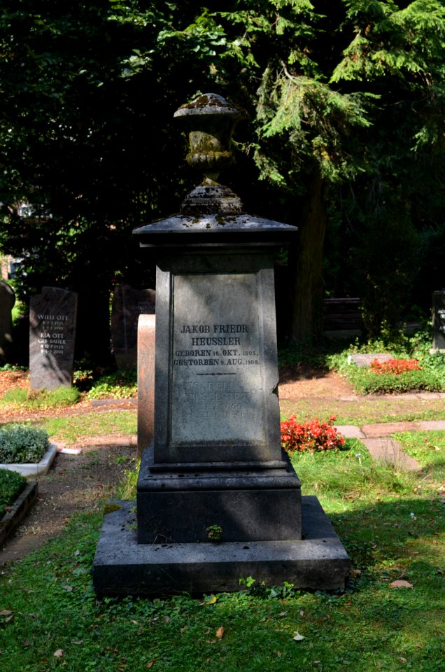Bockenheim, Neuer Friedhof Grab 1b - Rh 13 Heussler