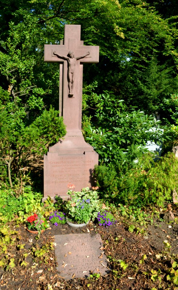 Bockenheim, Neuer Friedhof Grab 5 Rh 1 -4-5 Strobel-Goebels
