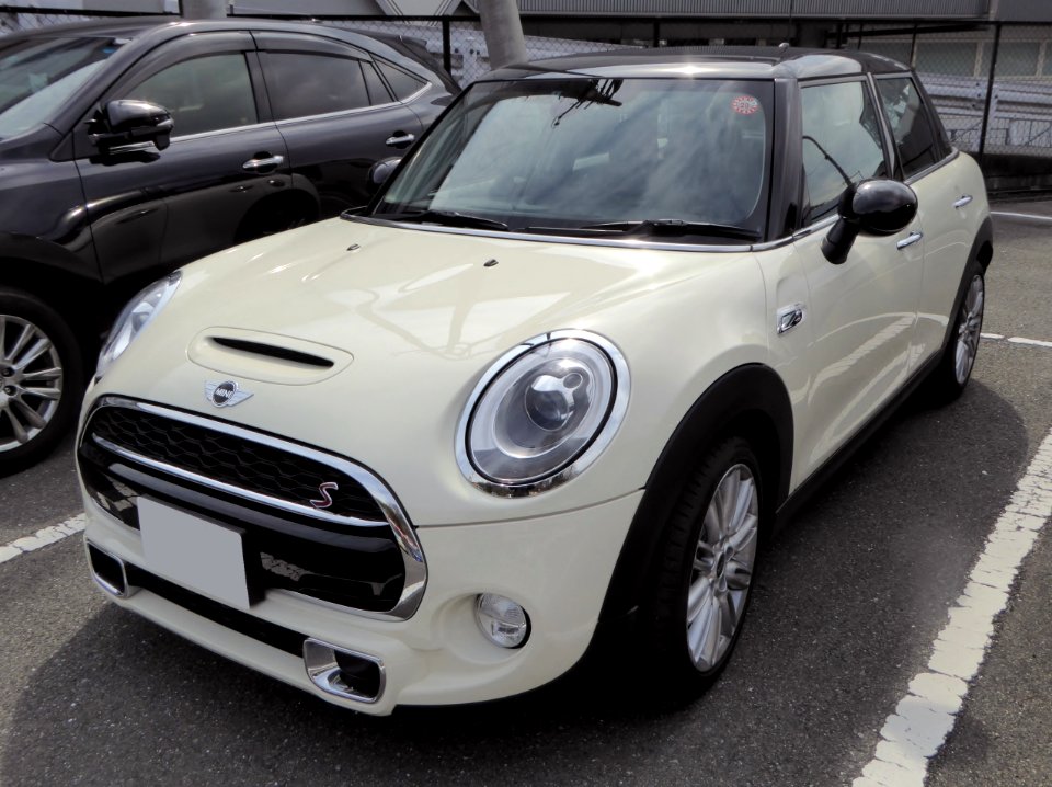 BMW MINI COOPER S 5door (F55) front