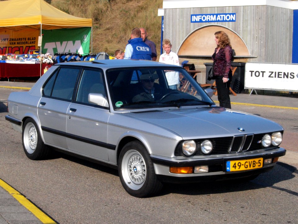 BMW 528 I dutch licence registration 49-GVB-5