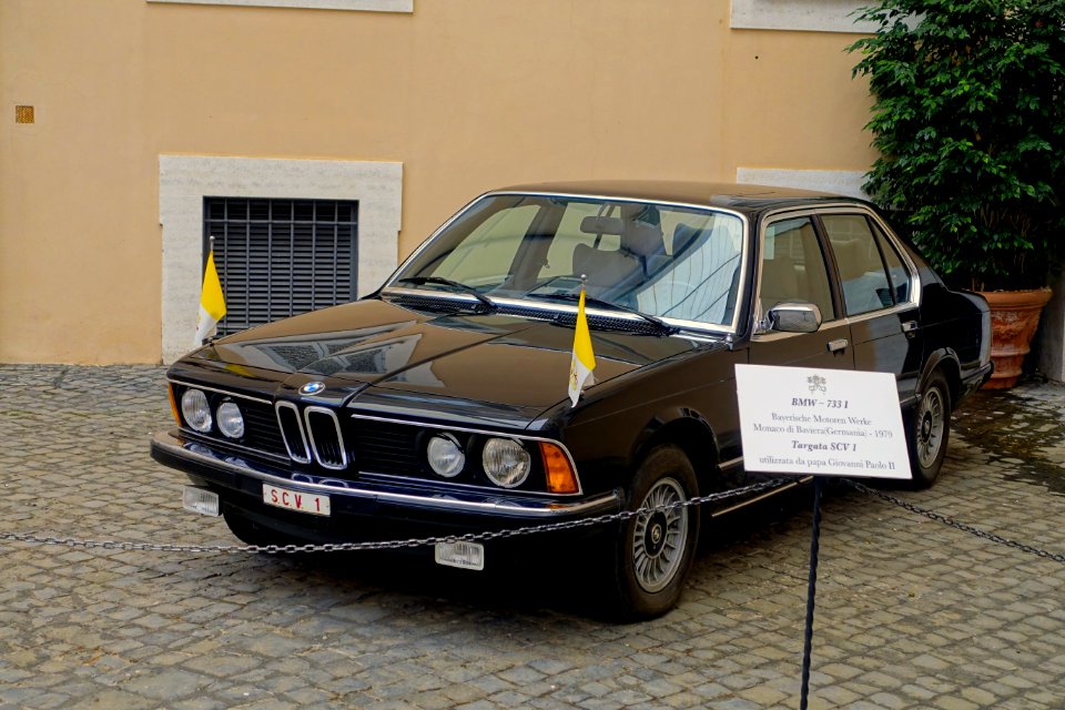 BMW 733 I, 1979, used by Pope John Paul II - Pontifical Palace - Castel Gandolfo - DSC04248
