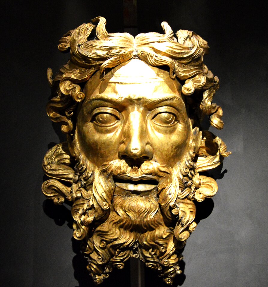 Head gold sculpture