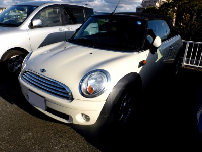 BMW MINI COOPER CONVERTIBLE (R57) front photo