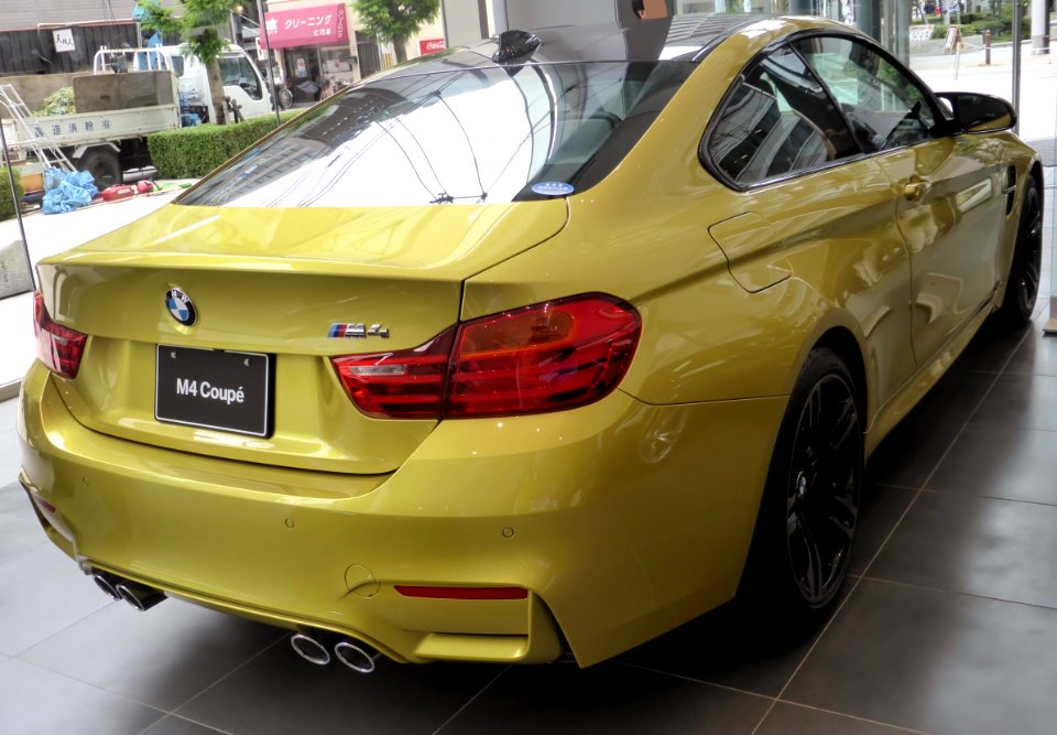 BMW M4 Coupé (F82) rear