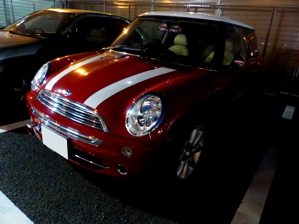BMW MINI COOPER (R50) at night front