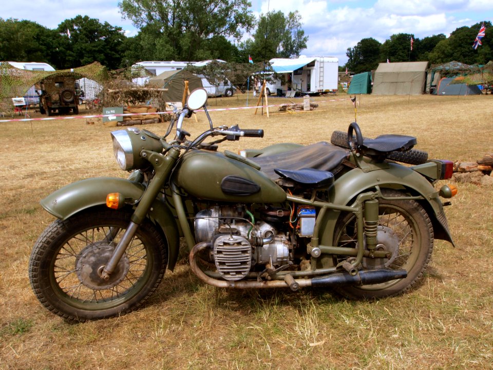 BMW R71 at the War & Peace show 2010 pic1