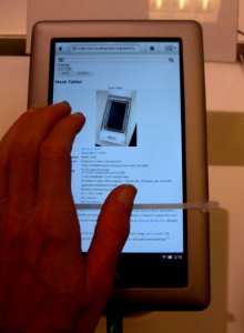 BN Nook tablet hand jeh