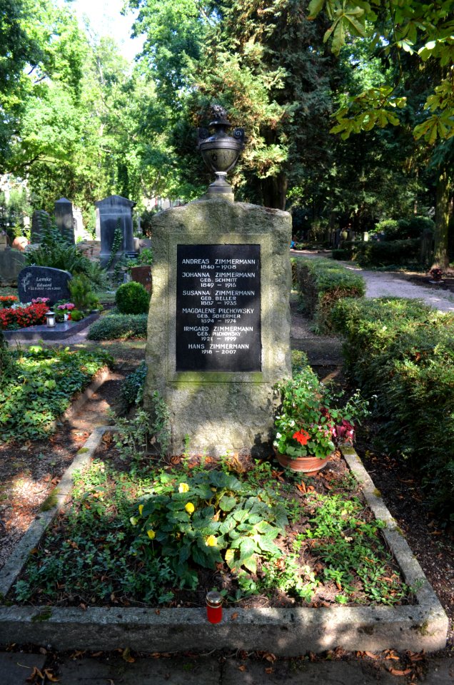Bockenheim, Neuer Friedhof Grab 8a Rh 18 1-12 Zimmermann