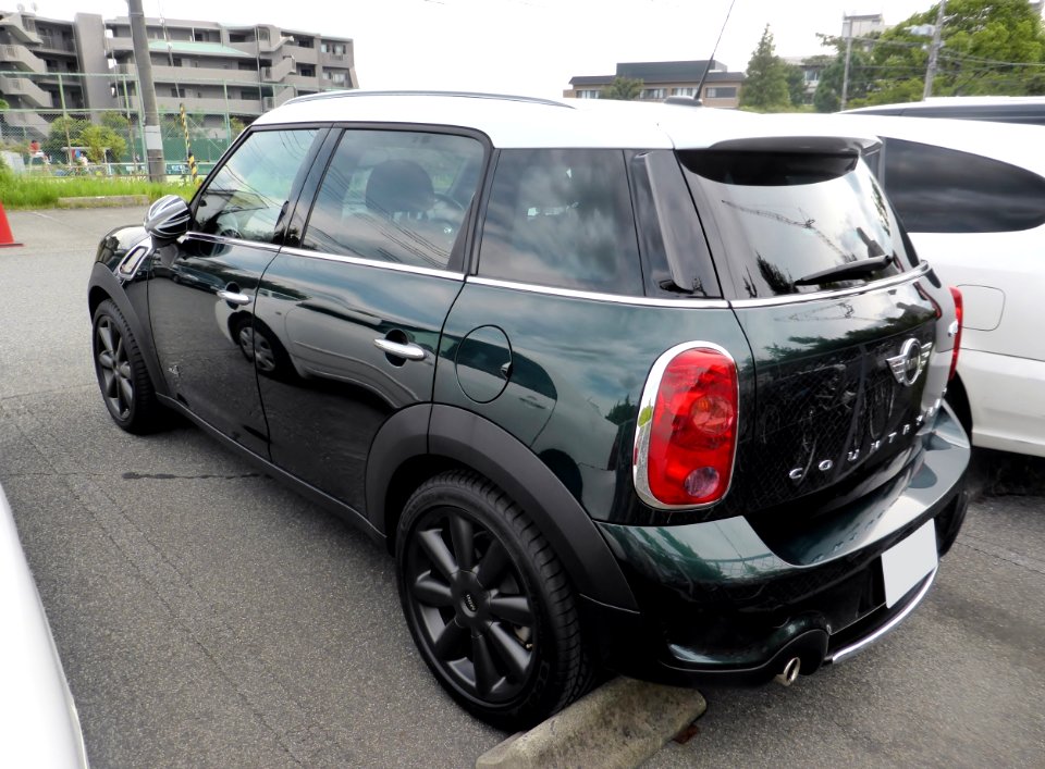 BMW MINI COOPER S CROSSOVER (R60) rear