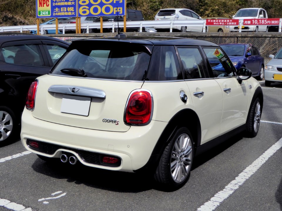 BMW MINI COOPER S 5door (F55) rear