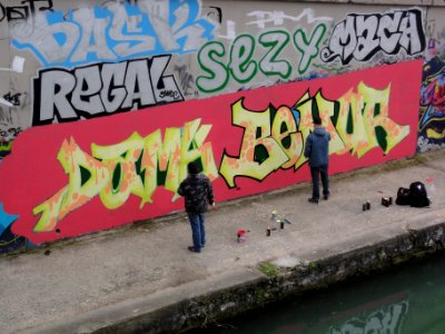 Bobigny, graffiti artists at work