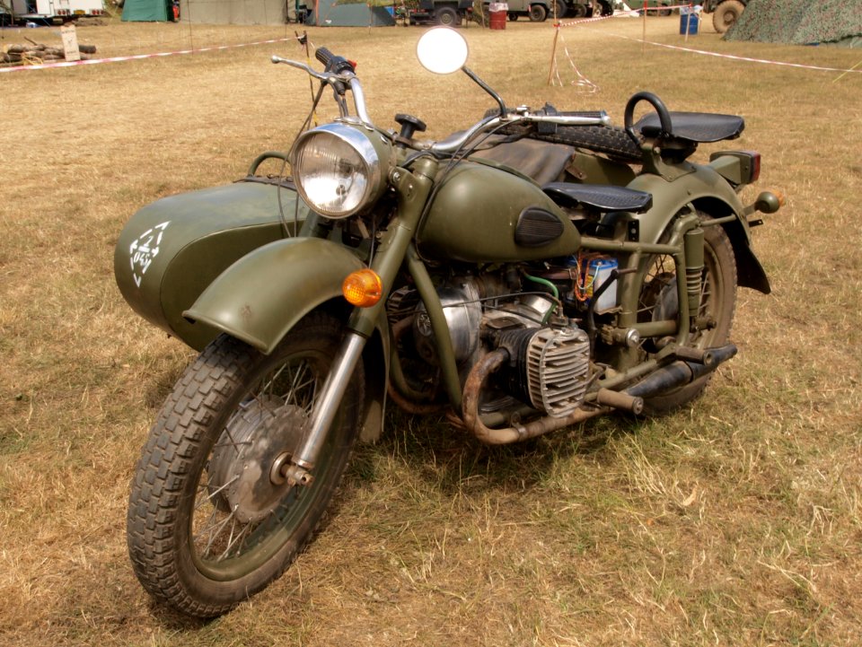 BMW R71 at the War & Peace show 2010 pic2