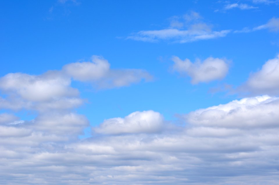 BlueSkyWhiteClouds13
