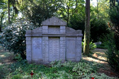 Bockenheim, Neuer Friedhof Grab 10 - 71 Achenbach