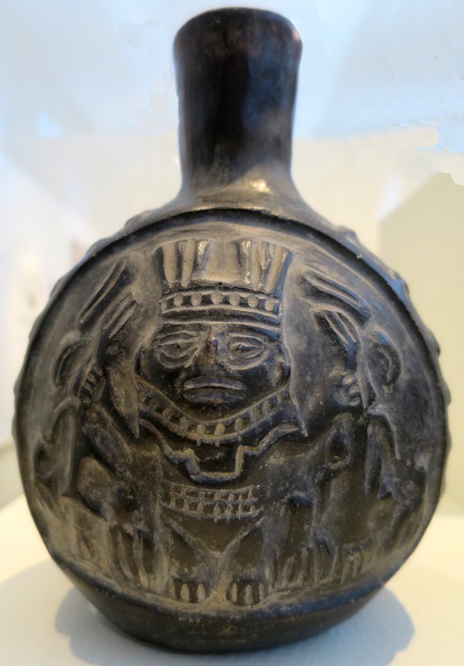 Bottle-shaped vase, Chimú culture, black pottery, Honolulu Museum of Art 3988