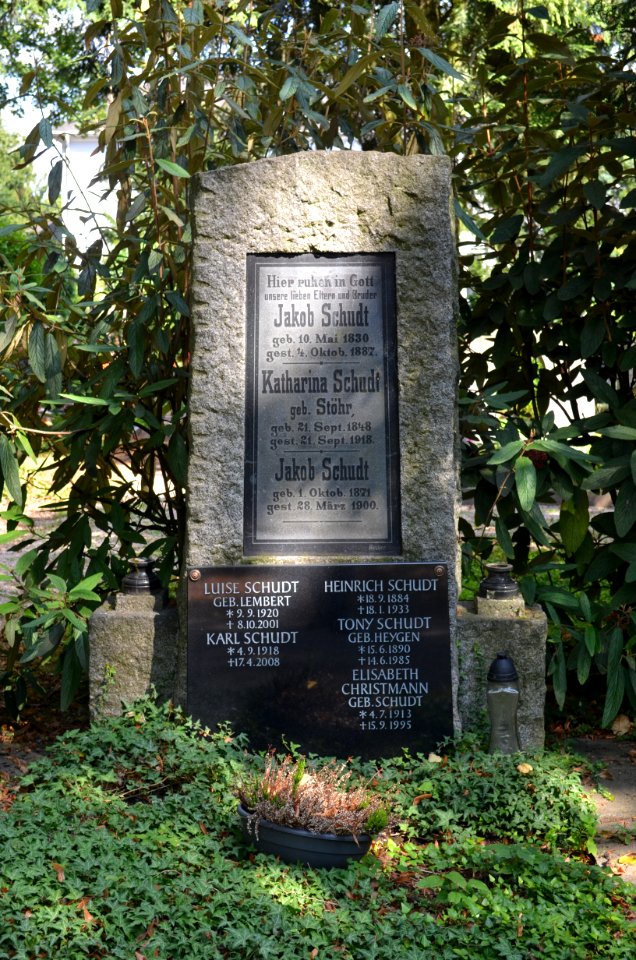Bockenheim, Neuer Friedhof Grab 1 - 21-22 Schudt
