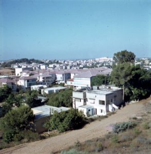 Bnei Brak Gezicht over de stad op de heuvels recht de gebouwen van de thorasch, Bestanddeelnr 255-9208