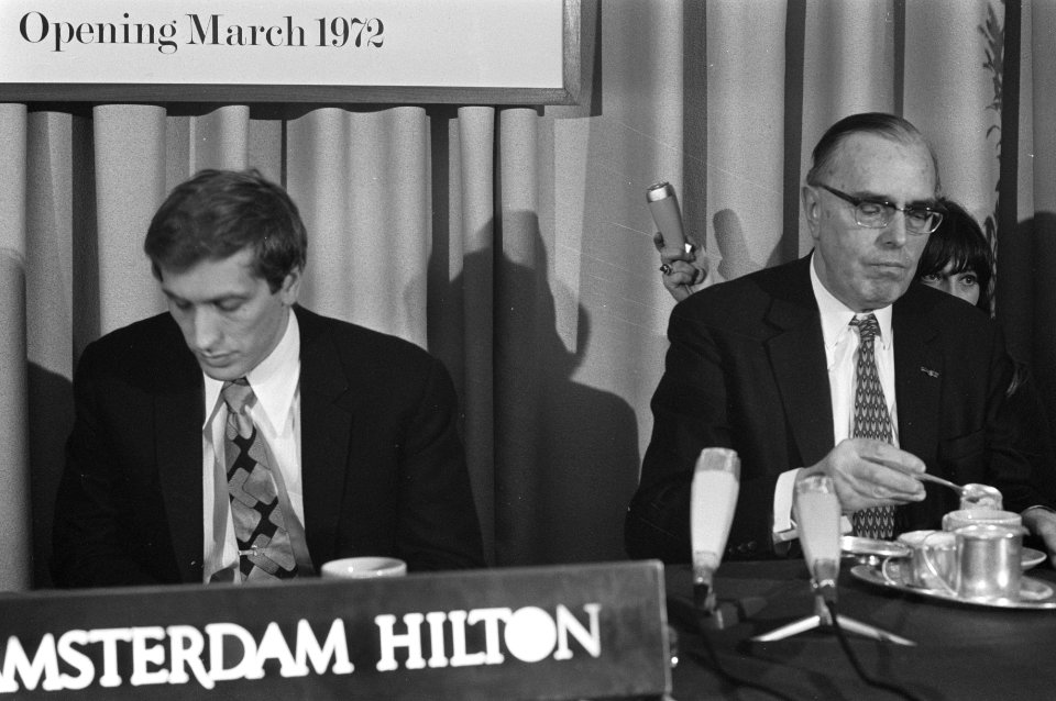 Bobby Fischer in Hilton Hotel te Amsterdam voor besprekingen met FIDE-voorzitter, Bestanddeelnr 925-3516