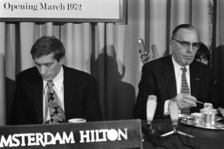 Bobby Fischer in Hilton Hotel te Amsterdam voor besprekingen met FIDE-voorzitter, Bestanddeelnr 925-3516