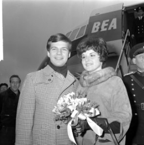 Bobby Vee (Amerikaanse zanger) in Nederland voor TV-optreden, Bobby Vee met echt, Bestanddeelnr 916-2485