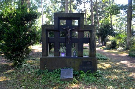 Bockenheim, Neuer Friedhof Grab 10 - 68 Schauer