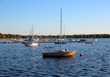BoatsLakeCalhounOct2017cropped