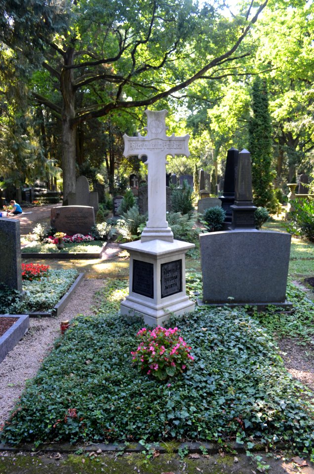 Bockenheim, Neuer Friedhof Grab 8a Rh 1 - 4-5 Demuth-Guldan-Wirth