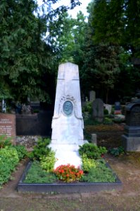 Bockenheim, Neuer Friedhof Grab 8a Rh 20 - 5-6 Weidemann
