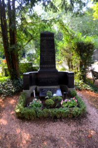 Bockenheim, Neuer Friedhof Grab 8 - 65 Wenge