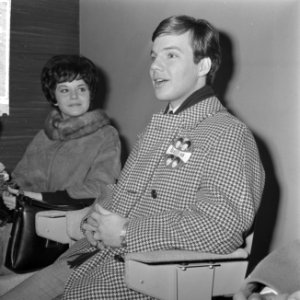 Bobby Vee (Amerikaanse zanger) in Nederland voor TV-optreden, Bobby Vee met echt, Bestanddeelnr 916-2487