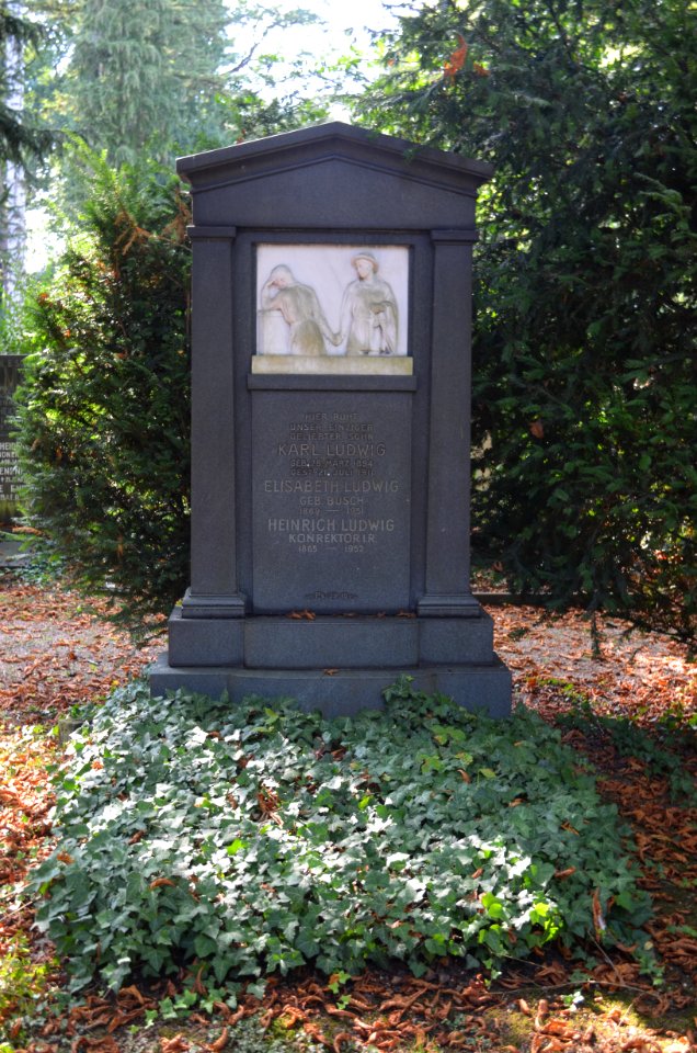 Bockenheim, Neuer Friedhof Grab 9 - 14 Ludwig