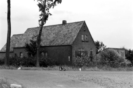 Boerderij bij Alphen (ruilverkaveling Land van Maas en Waal), Bestanddeelnr 170-2270