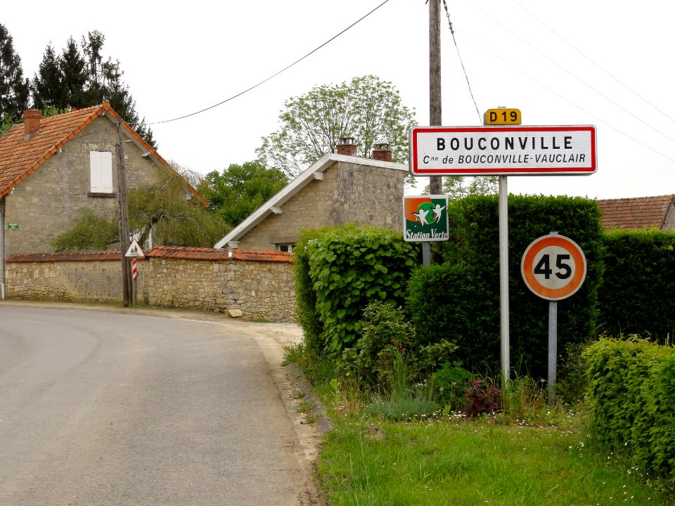 Bouconville-Vauclair (Aisne) city limit sign