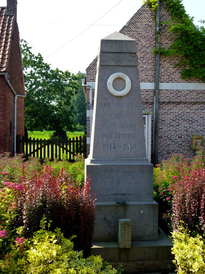 Bousignies (Nord, Fr) monument aux morts