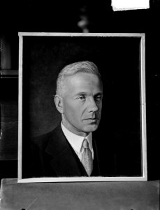 Bode Bos schildert portret burgemeester dAilly, Bestanddeelnr 903-0189
