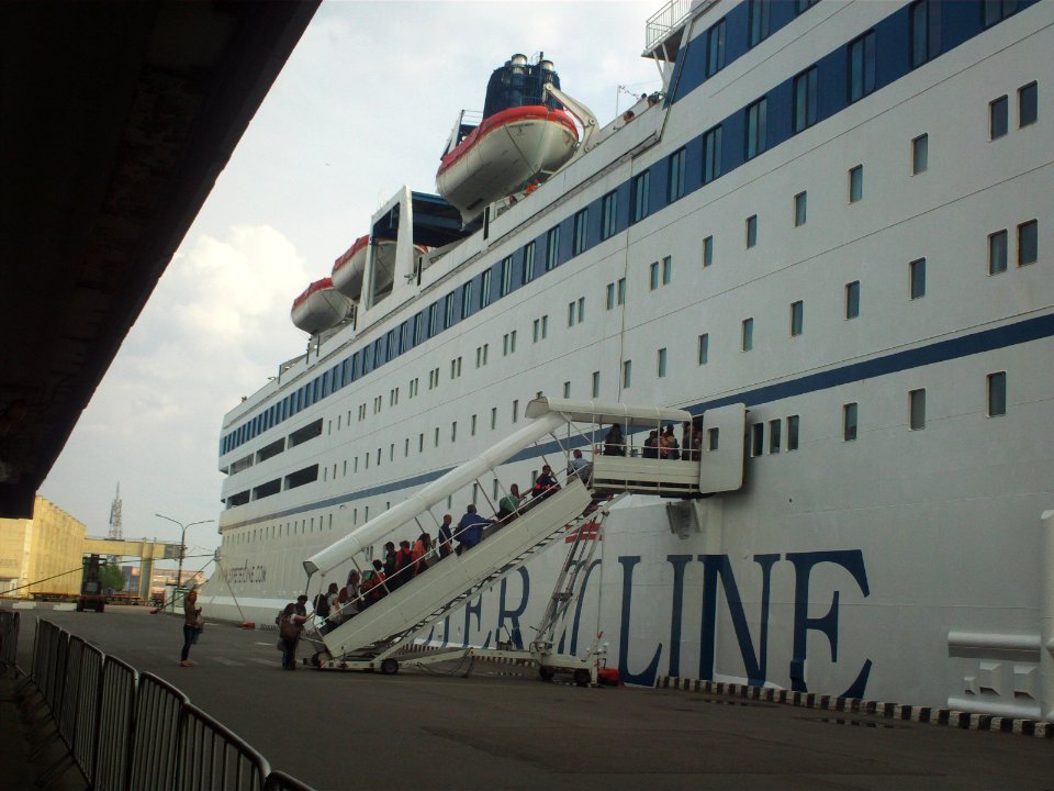 Boarding StPeter Line