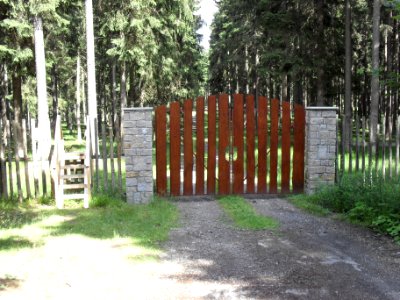 Boubín - k zámečku, brána