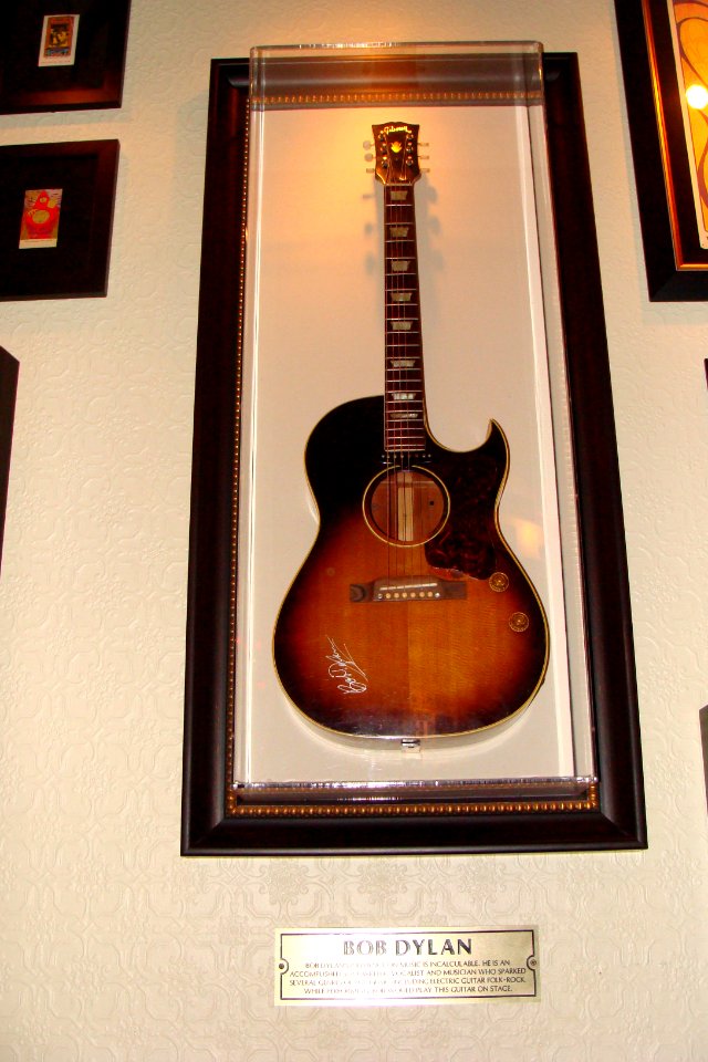 Bob Dylan's Gibson guitar, Hardrock cafe, Niagara Falls, United states