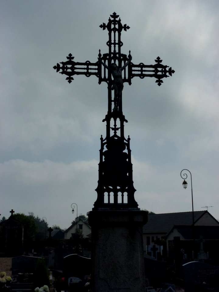 Bournainville-Faverolles (Eure, Fr) croix de cimetière