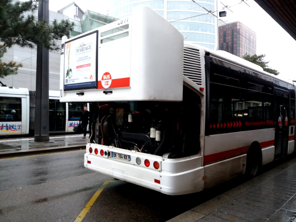 Boulevard Vivier-Merle - Bus en panne avec le capot ouvert