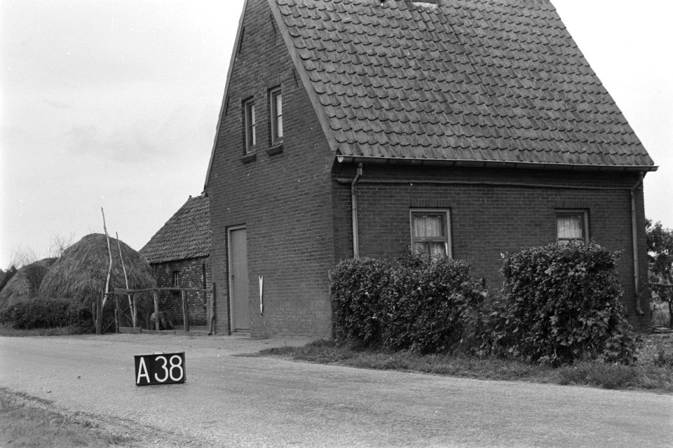 Boerderij bij Alphen (ruilverkaveling Land van Maas en Waal), Bestanddeelnr 170-2271