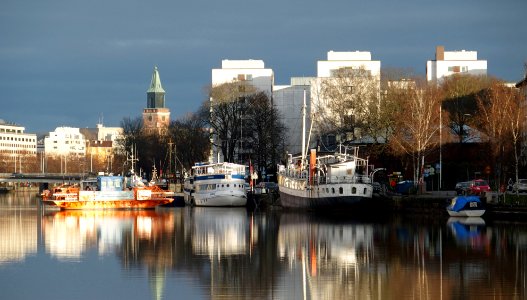 Boats and Föri in November sunshine