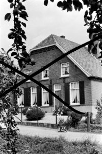 Boerderij bij Alphen (ruilverkaveling Land van Maas en Waal), Bestanddeelnr 170-2297