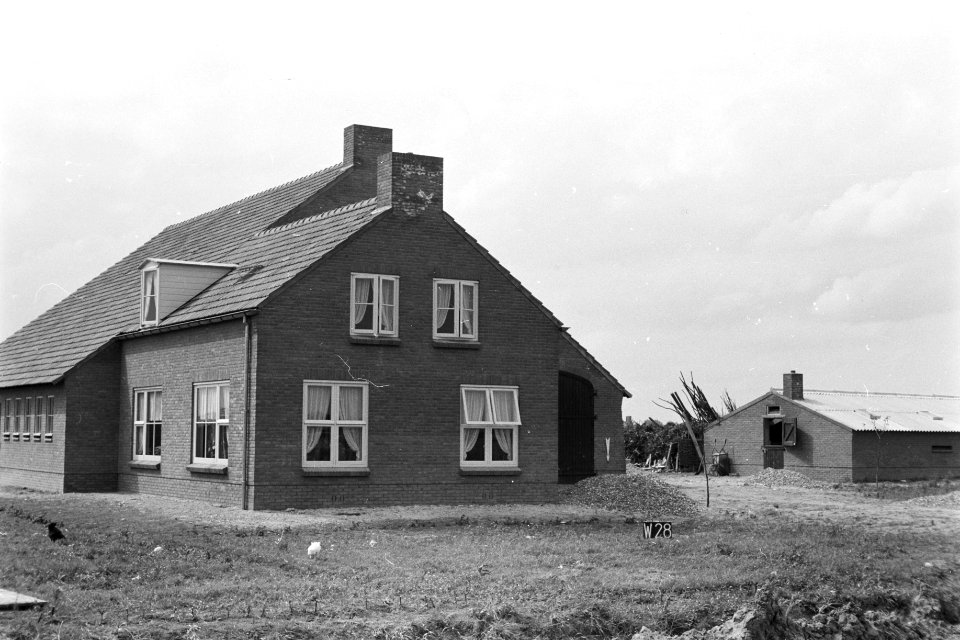 Boerderij bij Wamel (ruilverkaveling Land van Maas en Waal), Bestanddeelnr 170-2251