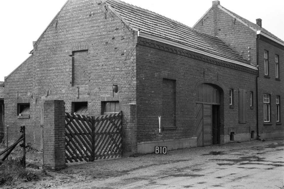 Boerderij bij Born (ruilverkaveling Nieuwstadt), Bestanddeelnr 170-2548